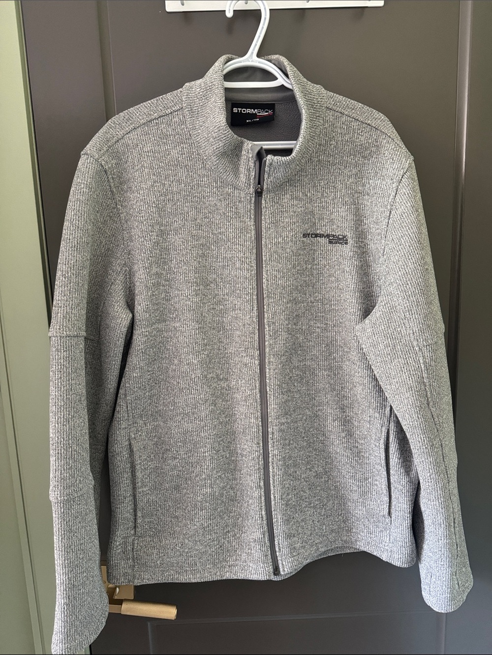 Men’s Stormpack Sunice like new zip up sweater in XL,